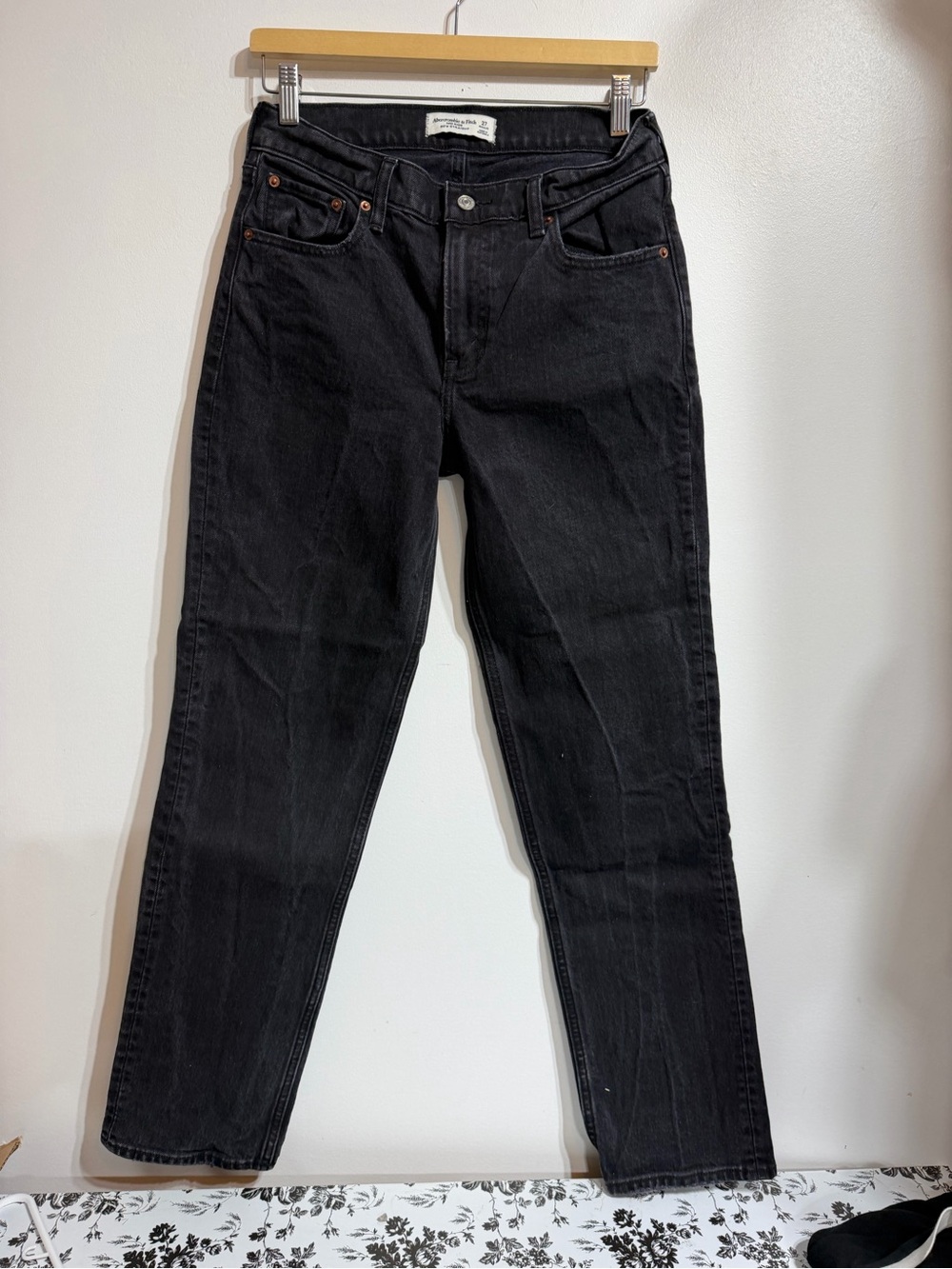 Abercrombie & Fitch 90's Straight Black Mid Rise Jeans Size 27 Regular